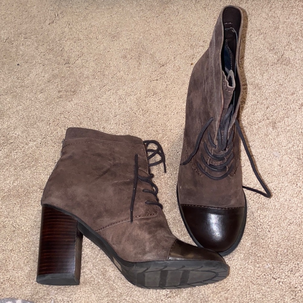 Suede brown lace up bootie